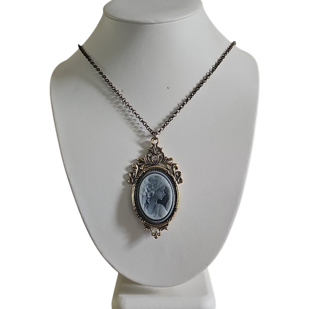 Victorian Style Gold Cameo Pendant Necklace - Antique Gold
